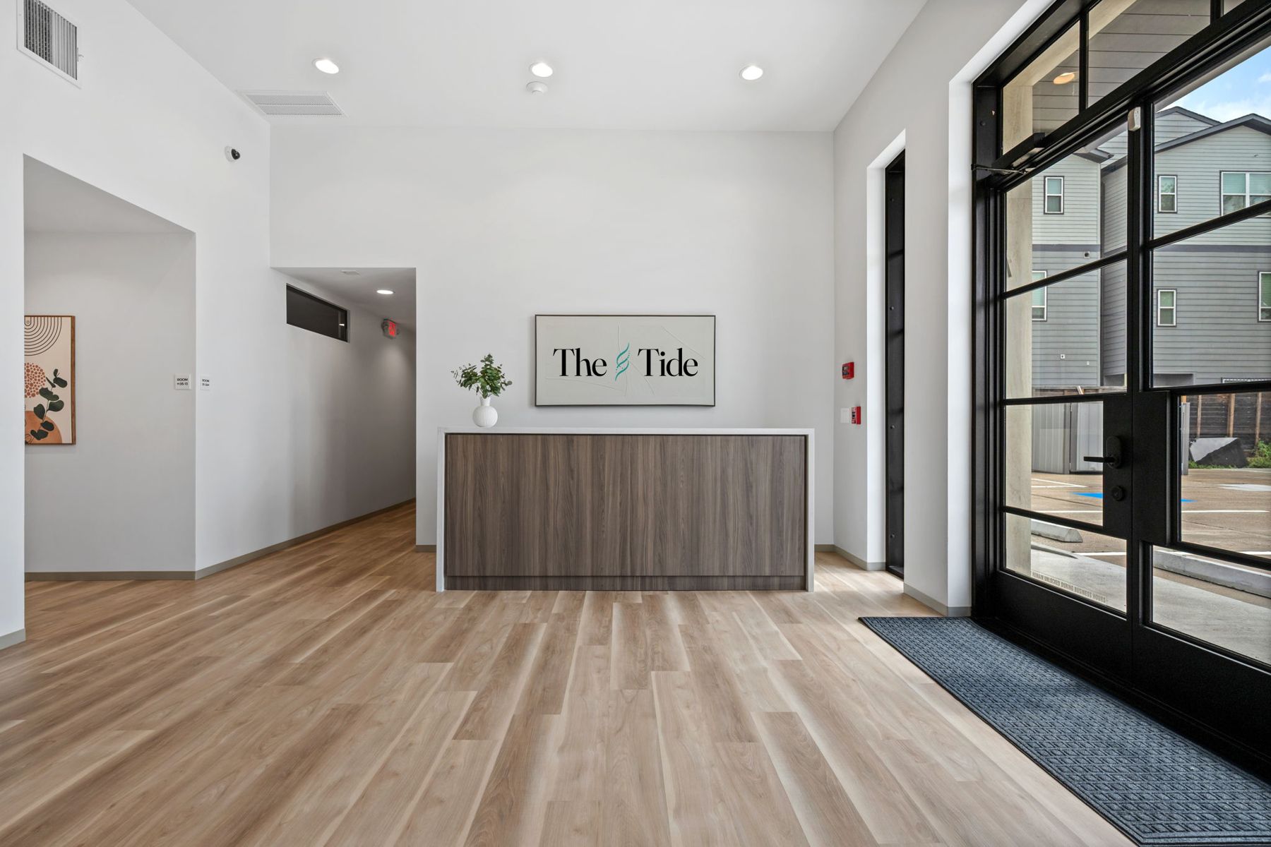 Inside The Tide clinic at 6909 Grand Blvd, Houston